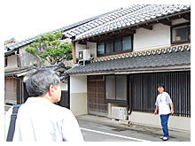 まち歩きの様子