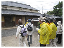 まち歩きの様子