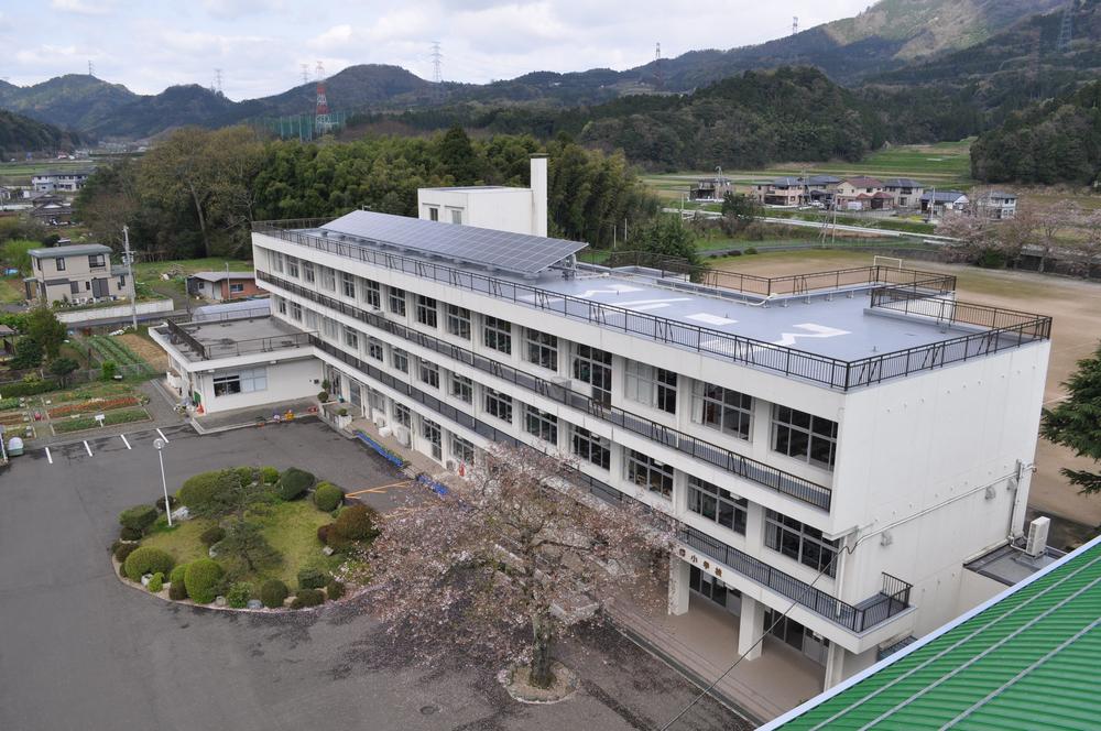 青郷小学校太陽光発電システム